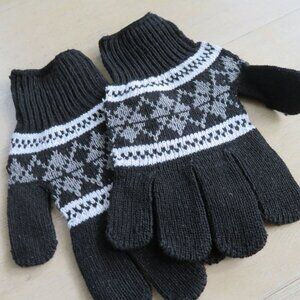 Black & White Knit Winter Gloves OS Snowflake Pattern NEW